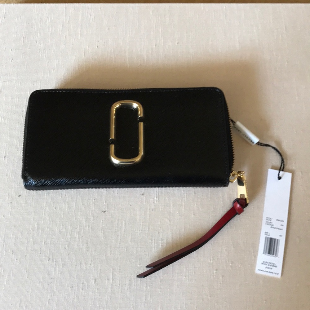 Marc Jacobs zip around wallet